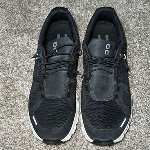 On running oncloud womens size 8.5 black sneakers